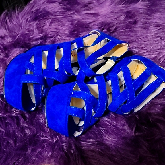 Women's Wedge Heels - Picture 6 of 7